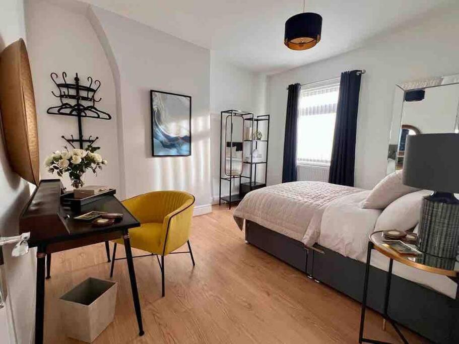Anfield Home Sleeps 5 Close To Lfc Free Parking Liverpool Esterno foto