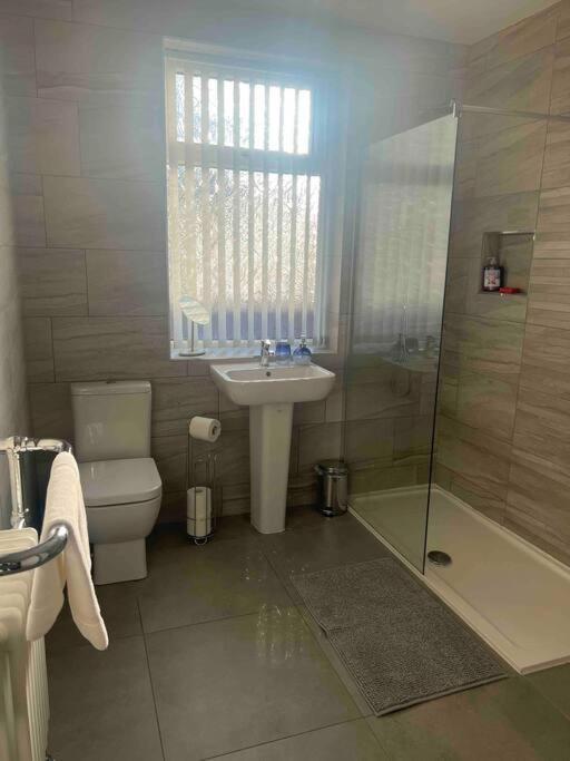 Anfield Home Sleeps 5 Close To Lfc Free Parking Liverpool Esterno foto