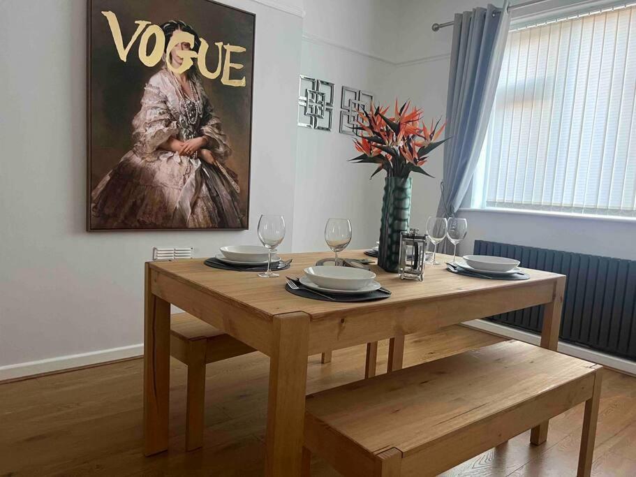 Anfield Home Sleeps 5 Close To Lfc Free Parking Liverpool Esterno foto