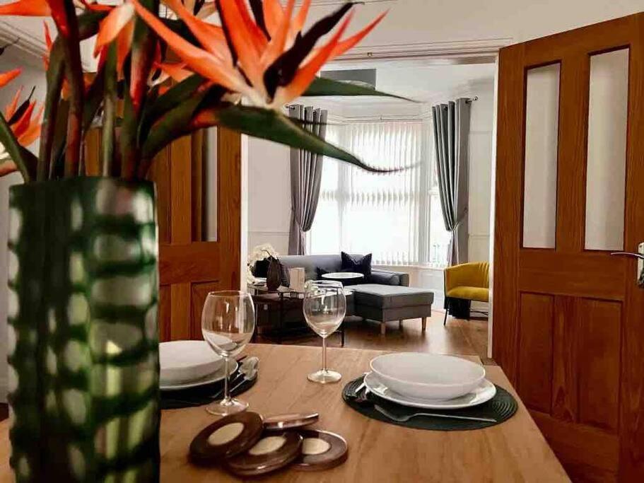 Anfield Home Sleeps 5 Close To Lfc Free Parking Liverpool Esterno foto